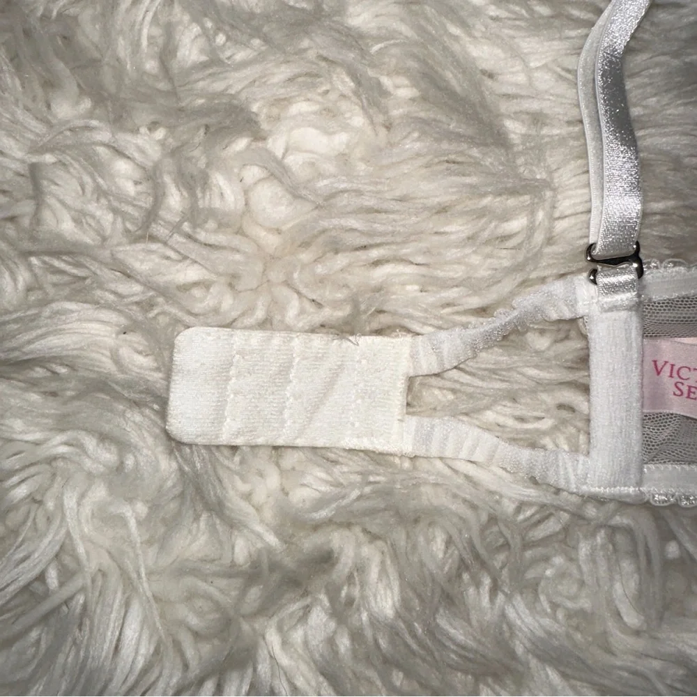 Victoria’s Secret | 2015 Ruffle Shimmer Strapless Convertible Unlined Bra 32D